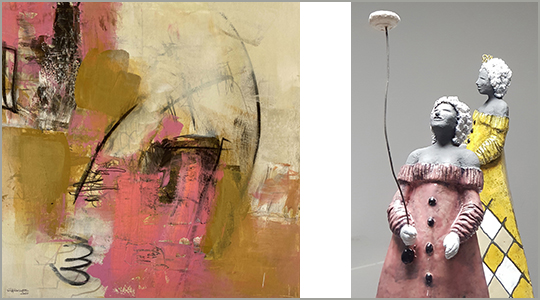 Galerie Caroline Chevillotte und Sabine Haugg Der linke Teil des Bildes zeigt eine abstrakte Malerei in Rosa- und Ocker-Tönen. Der rechte Teil des Bildes zeigt zwei Plastiken in Form von Frauenkörpern mit rosa und gelbem Kleid. Form von Frauenkörpern mit rosa und gelbem Kleid.